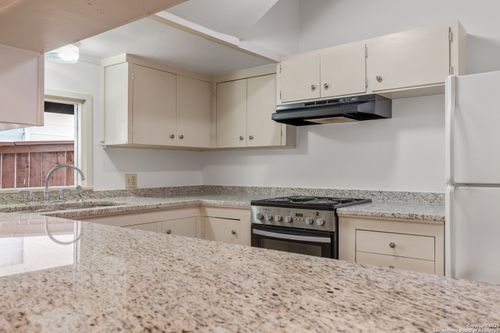 apt-b-636 Patterson Ave, Alamo Heights, TX, 78209-5628 | Card Image