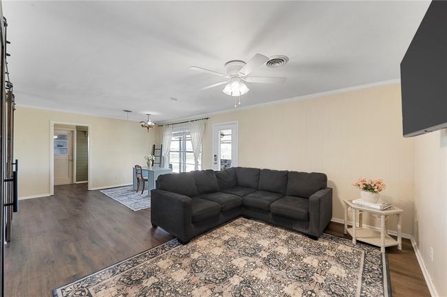 5132 Cedar Rock Pkwy, House other with 3 bedrooms, 2 bathrooms and 2 parking in Crawford TX | Image 5