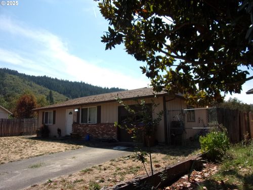 353 Donald Ter, Myrtle Creek, OR, 97457-7448 | Card Image