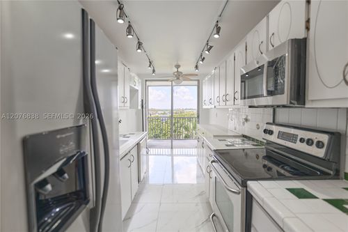 829-4-1750 Ne 191st St, Miami, FL, 33179-4284 | Card Image