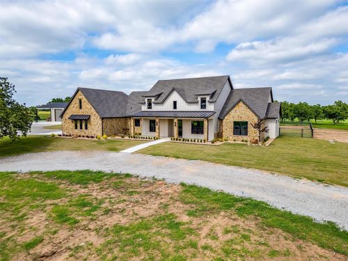 3019 Orchard Rd, Bowie, TX, 76230-7028 | Card Image