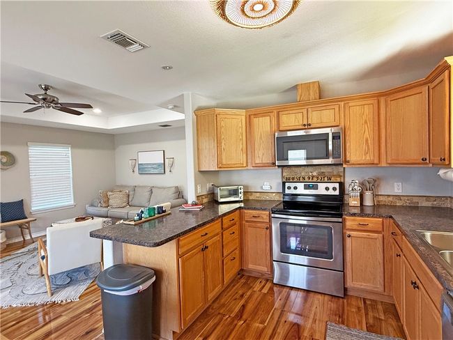 1020 S Live Oak St, House other with 2 bedrooms, 2 bathrooms and null parking in Rockport TX | Image 10