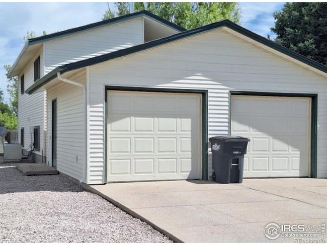 Garages, one for each duplex | Image 21