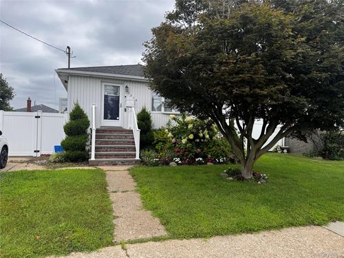 3318 Murdock Ave, Oceanside, NY, 11572-3626 | Card Image