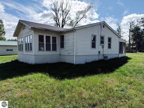 1650 W Washington, Farwell, MI, 48622 | Card Image