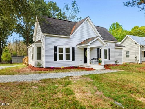 210 W Oak St, Zebulon, NC, 27597-2826 | Card Image