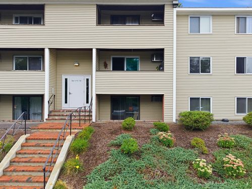 3-129 Quaker Hwy, Uxbridge, MA, 01569-1609 | Card Image