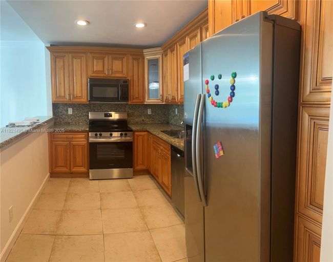 APT-207 - 19390 Collins Ave, Condo with 2 bedrooms, 2 bathrooms and null parking in Sunny Isles Beach FL | Image 25
