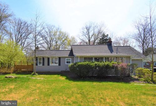 8811 Badger Dr, ALEXANDRIA, VA, 22309-4038 | Card Image