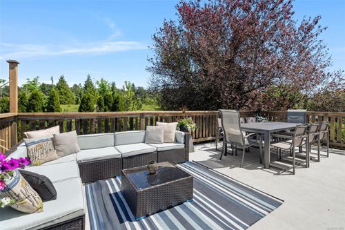 4147 Hawkes Ave, Victoria, BC, V8Z3Y9 | Card Image