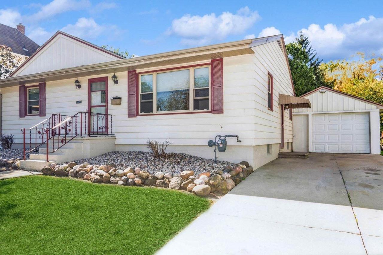 Grove St, Mayville, WI 53050