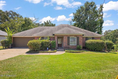 739 Hawthorn Green Dr, Ridgeland, MS, 39157-1545 | Card Image