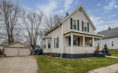 109 Sycamore St E, Three Oaks, MI, 49128-1147 | Card Image