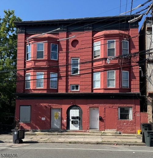 372 6th Ave W, Newark, NJ, 07107-1127 | Card Image