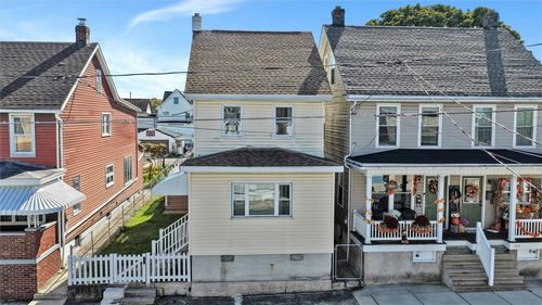 211 W Hazard St, SUMMIT HILL, PA, 18250-1006 | Card Image