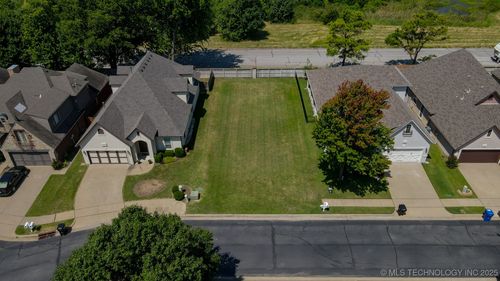 3916 N Pine Ave, Broken Arrow, OK, 74012-0460 | Card Image