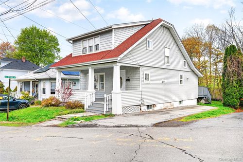 2 W Stone St, Newburgh, NY, 12550-1909 | Card Image