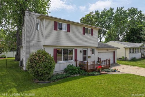 9071 Chesterfield Dr, Swartz Creek, MI, 48473-1119 | Card Image