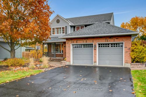 32 Parklands Ave, Russell, ON, K4R1A2 | Card Image