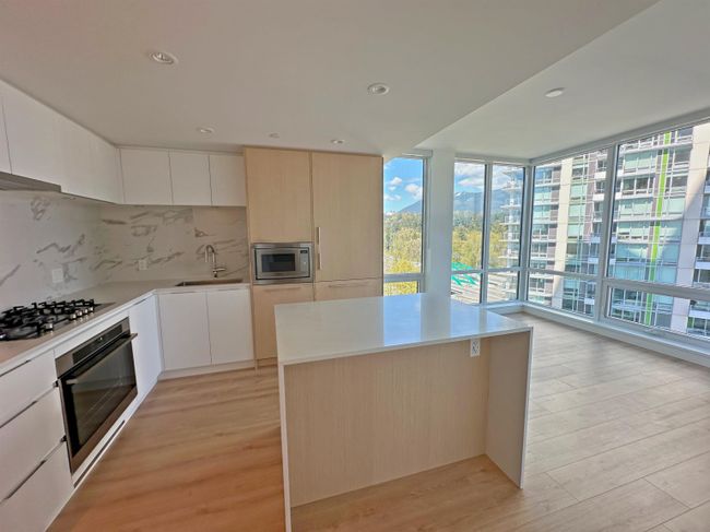 1402 - 1500 Fern Street, Condo with 1 bedrooms, 0 bathrooms and 1 parking in North Vancouver BC | Image 8