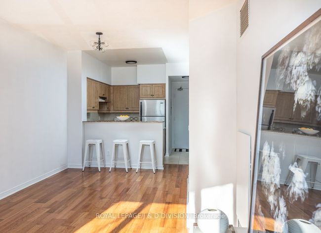 207 - 485 Rosewell Ave, Condo with 1 bedrooms, 1 bathrooms and 1 parking in Toronto ON | Image 11