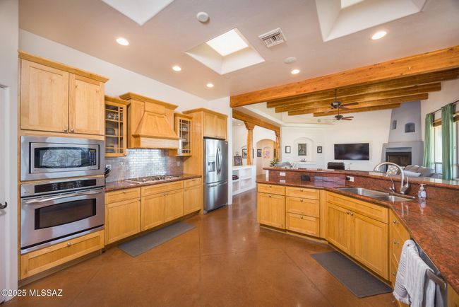 Kitchen with Breakfast Bar | Image 8