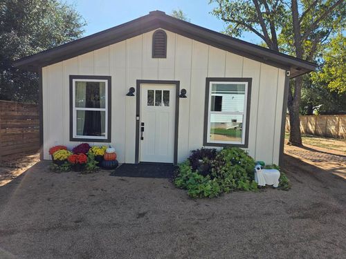 421 E Orchard St, Fredericksburg, TX, 78624-4346 | Card Image