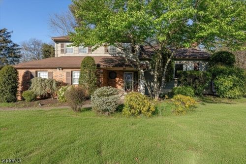 29 Manitou Cir, Westfield, NJ, 07090-1003 | Card Image