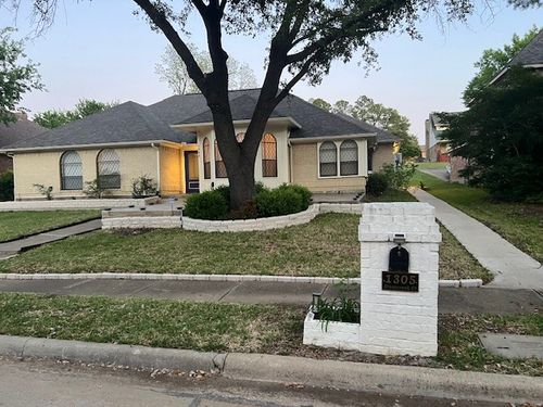 1305 Stonecreek Ct, Garland, TX, 75043-1239 | Card Image