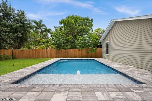 866 101st Ave N, NAPLES, FL, 34108-3207 | Card Image