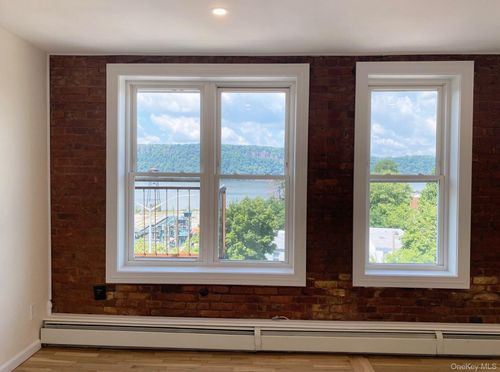 537 Warburton Ave, Hastings On Hudson, NY, 10706-1546 | Card Image