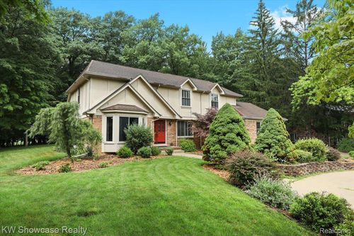 5152 Shenandoah Ct, West Bloomfield, MI, 48323-2343 | Card Image