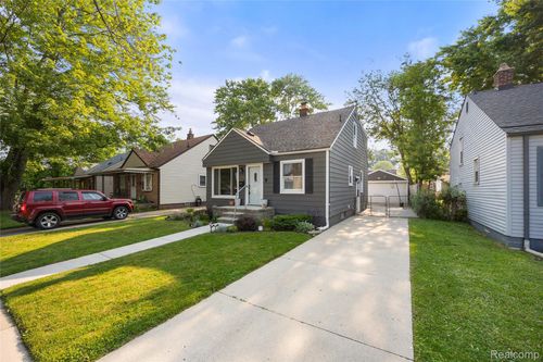 27728 Larchmont St, Saint Clair Shores, MI, 48081-1431 | Card Image