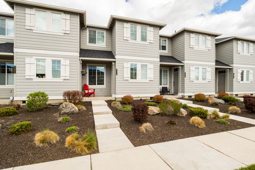 61622 Se Depot Loop, Bend, OR, 97702-3861 | Card Image