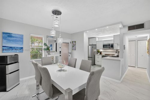 205-2801 Somerset Dr, Lauderdale Lakes, FL, 33311-1976 | Card Image