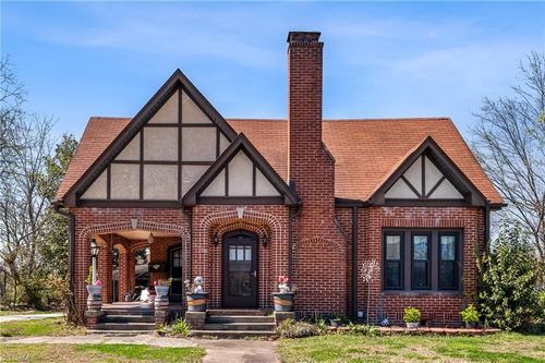 208 Cox Ave, Thomasville, NC, 27360-4142 | Card Image