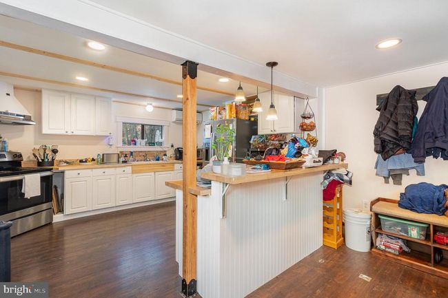 8 E Locust St, House other with 3 bedrooms, 1 bathrooms and null parking in MOUNT HOLLY SPRINGS PA | Image 9