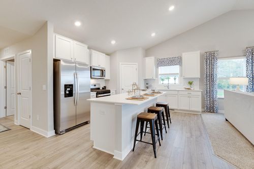 8200 Saddle Trl, Woodbury, MN, 55129-5705 | Card Image
