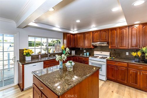 5353 Barrett Cir, Buena Park, CA, 90621-1351 | Card Image