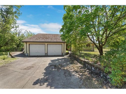 888 Meadows Ln Se, Jefferson, OR, 97352-9731 | Card Image