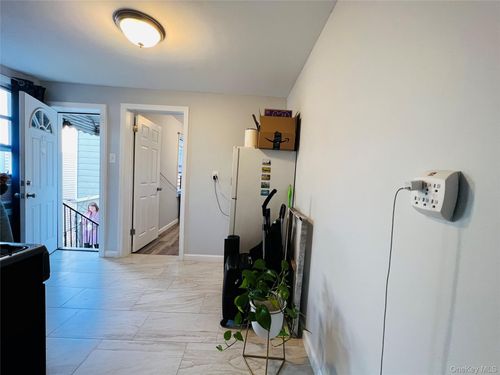 21-13 25th Rd, Astoria, NY, 11102-4438 | Card Image