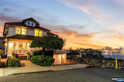 1 Knox Ave, Cliffside Park, NJ, 07010-3101 | Card Image