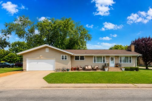 395 S Michigan Ave, Bradley, IL, 60915-2247 | Card Image