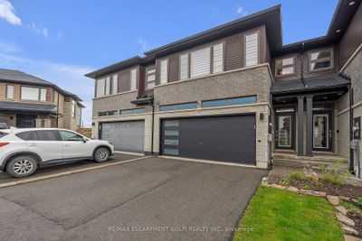 77 Columbus Gate, Home with 3 bedrooms, 3 bathrooms and 6 parking in Hamilton ON | Image 2