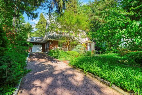 200 Myrtle Dr, Great Neck, NY, 11021-1827 | Card Image
