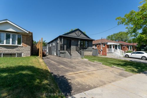 1040 Kennedy Rd, Scarborough, ON, M1P2K6 | Card Image