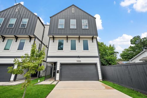 1005 74th St, Houston, TX, 77011-2806 | Card Image
