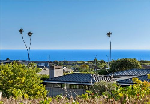 4627 Surrey Dr, Corona Del Mar, CA, 92625-2725 | Card Image