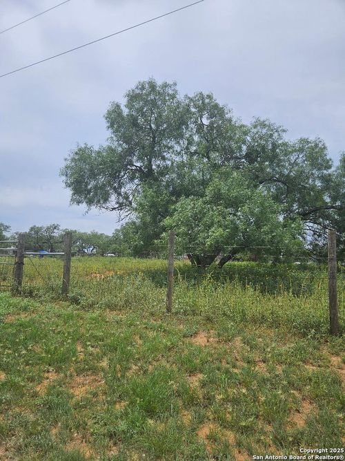 644 County Road 6841, Lytle, TX, 78052 | Card Image