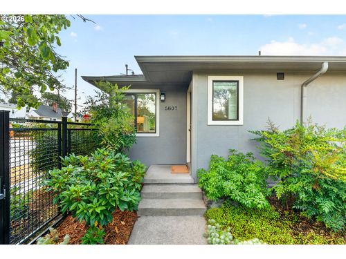 108-5807 Ne 10th Ave, Portland, OR, 97211-3719 | Card Image